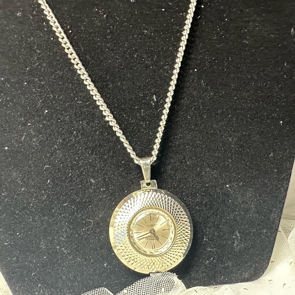 Vintage Silver tone La Petite pendant watch necklace.battery is not included - Picture 5 of 15